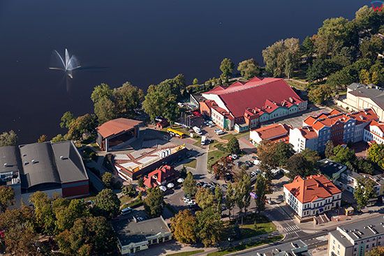 Ilawa, kompleks rekreacyjny nad brzegiem jeziora Maly Jeziorak. EU, PL, Warm-Maz. Lotnicze.